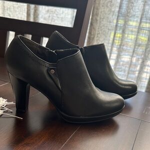 Rialto Black Women's 3” Heeled Ankle Boot